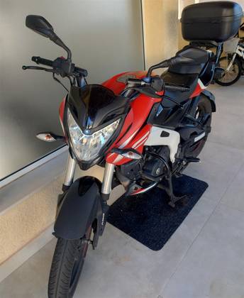 BAJAJ DOMINAR 160 